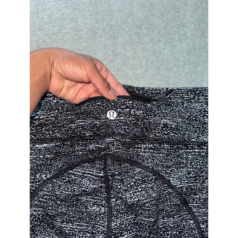 LULULEMON Women's Fit Physique Tight Pant Jacquard Black White Mesh Gauge Sz 4 - Picture 8 of 10